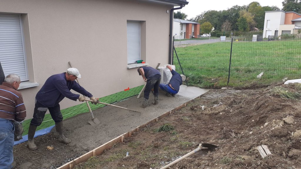 coulage de la dalle beton en cour